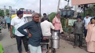 બોટાદ શહેર: બોટાદમાં ટીસીમાં શોર્ટ સર્કિટના કારણે ગાય અને વાછરડાનું મૃત્યુની ઘટનામાં સંતો-આગેવાનોએ ભારે રોષ સાથે આપી પ્રતિક્રીયા