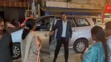 ದೇವನಹಳ್ಳಿ: ದೇವನಹಳ್ಳಿ ಪಟ್ಟಣದ ನಕ್ಷತ್ರ ಆಸ್ಪತ್ರೆಯಲ್ಲಿ ಹುಟ್ಟಿದ ಒಂದೇ ದಿನಕ್ಕೆ ಹಸುಗೂಸನ್ನು ಬಿಟ್ಟು ಪರಾರಿಯಾಗಿರುವ ಪಾಪಿ ತಾಯಿ