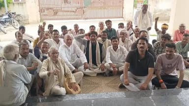 अंबाह: खाद संकट को लेकर तहसील कार्यालय अंबाह में कांग्रेस का प्रदर्शन, नायब तहसीलदार को राज्यपाल के नाम सौंपा ज्ञापन