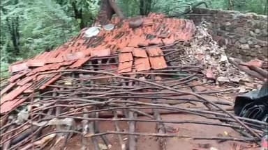 आबू रोड: आबूरोड में बारिश बनी काल, चंद्रावती क्षेत्र में कच्चा झोपड़ीनुमा मकान ढहने से वृद्ध की मौत, हादसे के बाद मची अफरा-तफरी
