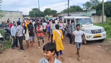 অন্ডাল: অন্ডালে ভয়াবহ ধস, ঘরছাড়া প্রায় হাজার মানুষ,মাঠে আশ্রয়, আতঙ্কে বিশ্বেশ্বরীর ধোবা পাড়া