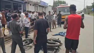 मुरैना नगर: कमिश्नर कार्यालय के पास हाइवे पर रॉन्ग साइड से आए पत्थर से भरे ट्रैक्टर ने बाइक को मारी टक्कर,कंटेनर से युवक की हुई मौत।