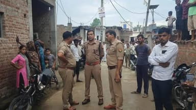 चंदौसी: बेरनी गांव में तांत्रिक के इलाज से 6 वर्षीय मासूम की मौत, मौके पर CO चंदौसी जावला एवं दो थाने की पुलिस मौजूद