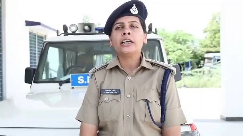 दतिया विधानसभा उप निर्वाचन-2026 के मद्देनज़र चुनाव को निष्पक्ष, शांतिपूर्ण एवं प्रभावी ढंग से संपन्न कराने के उद्देश्य से दतिया पुलिस एवं साइबर टीम द्वारा सोशल मीडिया पर प्रसारित होने वाली फेक, भ्रामक, आपत्तिजनक एवं कानून-व्यवस्था को प्रभावित करने वाली पोस्टों पर सतत निगरानी रखी जा रही है।
ऐसी किसी भी भ्रामक या आपत्तिजनक सामग्री को पोस्ट करने वाले व्यक्तियों के विरुद्ध विधिसम्मत कानूनी कार्रवाई की जाएगी।
मेरी सभी मतदाताओं से अपील है कि किसी भी प्रकार की फेक, भ्रामक एवं आपत्तिजनक अथवा कानून-व्यवस्था एवं निर्वाचन को प्रभावित करने वाली पोस्ट को शेयर न करें।
— श्रीमती आकांक्षा जैन
अनुविभागीय अधिकारी पुलिस (SDOP)
Election Commission of India
Chief Electoral Officer Madhya Pradesh
#datia #DatiaByElection2026 #दतिया #DatiaPolice
#MadhyaPradesh