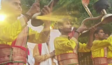 बीघापुर: बक्सर में चंद्रिका देवी धाम में बनारस की तर्ज पर हुई भव्य और दिव्य गंगा आरती