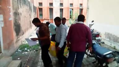 बबेरू: बबेरू लेखपाल संघ का फूटा गुस्सा, समस्याओं के निस्तारण न होने पर 58 लेखपाल ने आर के दफ्तर में किया बस्ता जमा