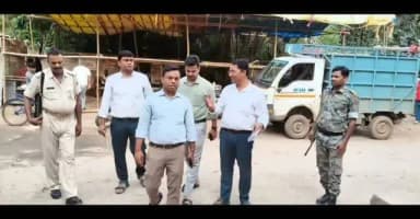 बाबा सिद्धेश्वर नाथ धाम, बराबर पहाड़ में आयोजित होने वाले श्रावणी मेला-2026 के भव्य शुभारंभ की तैयारियाँ अब लगभग पूर्ण हैं।
🌼 जिला पदाधिकारी के निर्देशों के आलोक में सभी विभागों के समन्वित प्रयास से 30 जुलाई, 2026 को होने वाले श्रावणी मेला-2026 के भव्य शुभारंभ हेतु शेष कार्यों को जिला प्रशासन अंतिम रूप देने में जुटा है।
💡 आकर्षक प्रकाश व्यवस्था
⛺ टेंट एवं पंडाल निर्माण
📹 सीसीटीवी स्थापना
🚰 पेयजल एवं अस्थायी शौचालय
🧹 व्यापक साफ-सफाई अभियान
🚧 बैरिकेडिंग एवं सुरक्षा व्यवस्था
ℹ️ सूचना पट्ट एवं श्रद्धालु सुविधाएँ
सुरक्षित • स्वच्छ • सुव्यवस्थित • दिव्य श्रावणी मेला के आयोजन हेतु जिला प्रशासन पूरी तरह प्रतिबद्ध है।
🙏 आप सभी श्रद्धालुओं का जहानाबाद जिला प्रशासन हार्दिक स्वागत एवं अभिनंदन करता है।
#श्रावणीमेला2026 #बाबासिद्धेश्वरनाथधाम #बराबरपहाड़ #जहानाबाद #जिलाप्रशासनजहानाबाद