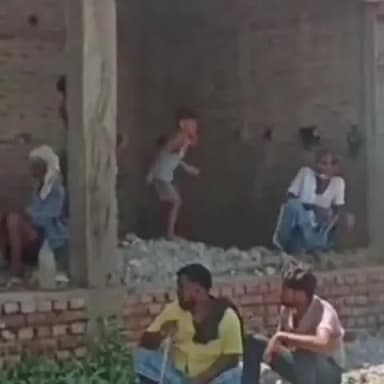 जोगापट्टी: सिसवा टोला में गंडक नदी का बढ़ता जलस्तर खतरा बना, कटाव से ग्रामीण घर छोड़ने को मजबूर