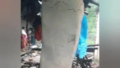 ଦେବଗଡ: ଆମ୍ବଘାଟ ଗ୍ରାମରେ ଲଗାଣ ବର୍ଷାରେ ମାଟି କାନ୍ଥ ଭୁଷୁଡି ୩ ବର୍ଷ ଶିଶୁ ପୁତ୍ରର ମୃତ୍ୟୁ