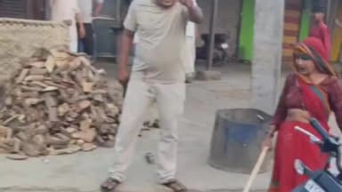 छाता: पुरानी रंजिश में दो पक्ष भिड़े, तीन लोग घायल; तमंचा लहराने का वीडियो हुआ वायरल