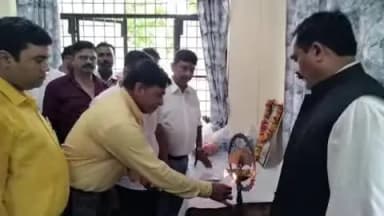 लालगंज: लालगंज तहसील सभागार में प्रोफेसर गिरिजा शंकर शुक्ल की 21वीं पुण्यतिथि पर श्रद्धांजलि सभा का आयोजन किया गया