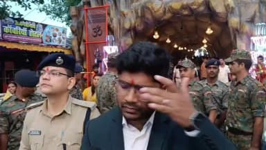 संग्रामपुर: विश्व प्रसिद्ध श्रावणी मेला के उद्घाटन समारोह के दौरान लोगों को संबोधित करते जिलाधिकारी मुंगेर निखिल धनराज निप्पनिकर