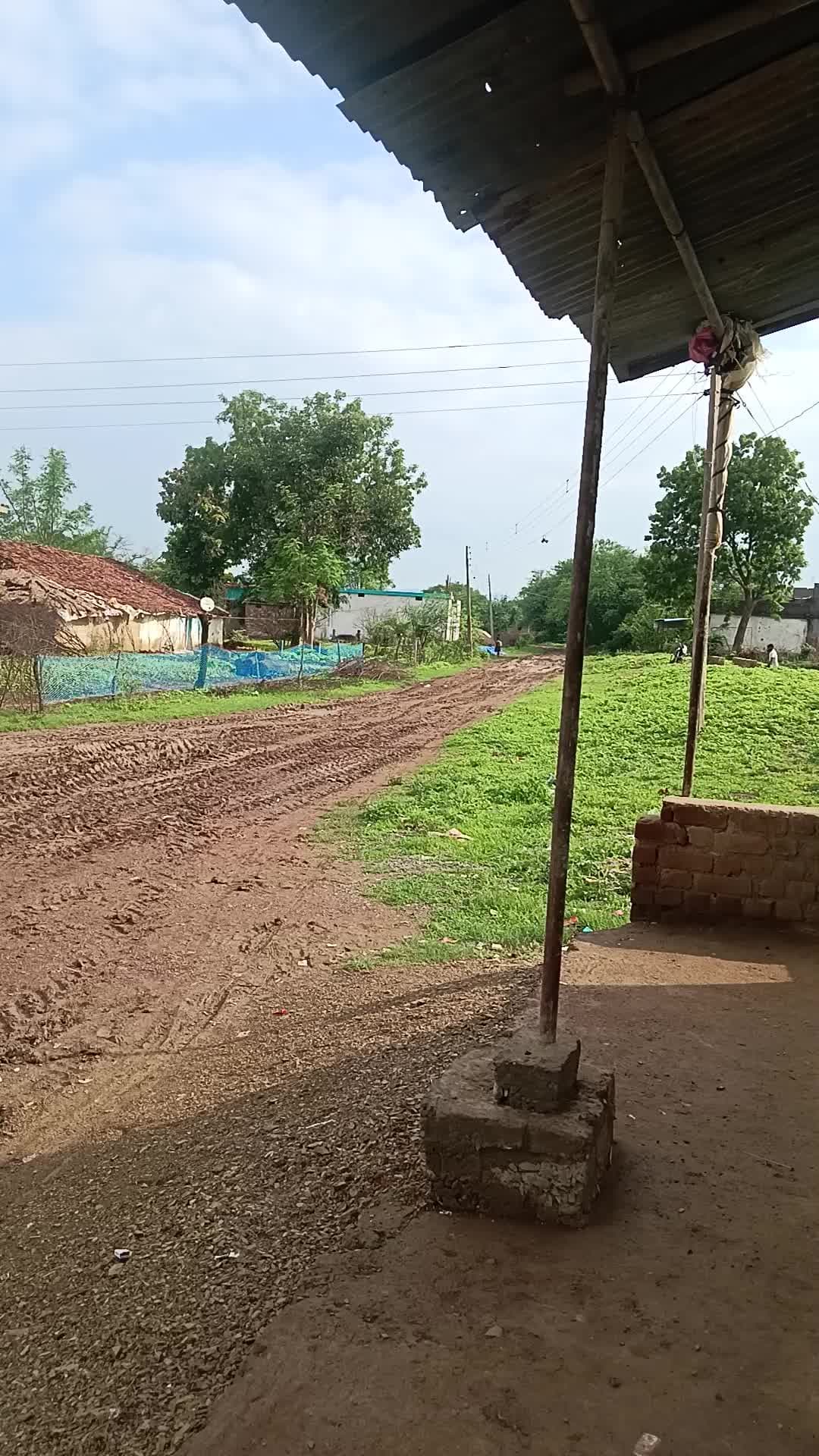 graam panchayat pendri khurd road ka haal bahut badhiya hai