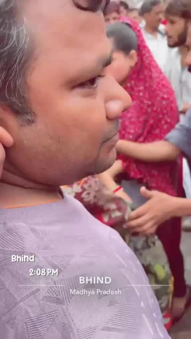अरविंद शाक्य इनकी पत्नी रेनू और इनकी साली संध्या शाक्य मेरे साथ मारपिट की और मात्र ₹2000 भी छीने मोबाइल ले गाये