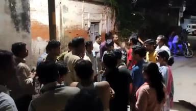 जालौन: जालौन नगर में व्यापारी की स्कूटी से बाइक सवार बदमाशों ने बैग उड़ाया, लाखों रुपए लेकर हुए फरार