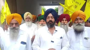ਫਤਿਹਗੜ੍ਹ ਸਾਹਿਬ: ਭਾਈ ਅੰਮ੍ਰਿਤਪਾਲ ਸਿੰਘ ਤੇ ਬੰਦੀ ਸਿੰਘਾਂ ਦੀ ਰਿਹਾਈ ਲਈ ਸੀ.ਐੱਮ. ਰਿਹਾਇਸ਼ ਘੇਰਨ ਲਈ ਸਰਹਿੰਦ ਸਥਿਤ ਲਿਬੜਾ ਕੋਠੀ ਤੋਂ ਕਾਫ਼ਲਾ ਰਵਾਨਾ