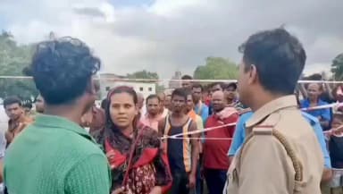 অন্ডাল: বিশ্বেশ্বরীর ধসের ২৪ ঘণ্টা পরও আতঙ্ক কাটেনি, ঘরছাড়া প্রায় হাজার মানুষ, পুনর্বাসন ও ক্ষতিপূরণের দাবিতে সরব বাসিন্দার