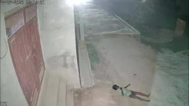 घिरोर: घिरोर क्षेत्र में घर के बाहर लेटे अधेड़ को कार ने रौंदा, वीडियो हुआ वायरल