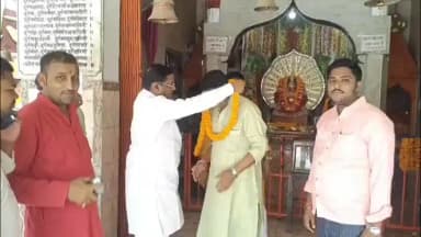 महाराजगंज: सदर तहसील क्षेत्र के मंदिरों में रविदास जयंती पर पूजा-अर्चना, विधायक ने पुजारियों का किया सम्मान