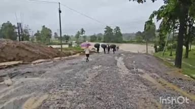 ଉମରକୋଟ: ବେହେଡା ରେ ତେଲନଦୀ ର ଅସ୍ଥାୟୀ ପୋଲ ଉପରେ ଦୁଇ ଫୁଟର ପାଣି, ଉମରକୋଟରୁ ରାଇଘର କୁ ଯୋଗାଯୋଗ ବାଧାପ୍ରାପ୍ତ