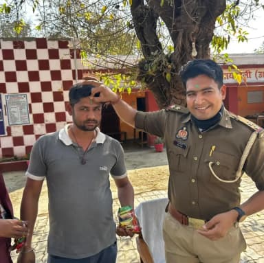 होली के पावन अवसर पर कोतवाली रायबरेली थाना जगतपुर के थाना प्रभारी एस ओ पंकज त्यागी जी समेत सारे स्टाफ से मुलाकात हुई 🚨🖋️