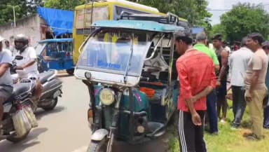 ফরিদপুর দুর্গাপুর: দুর্গাপুরে চিত্রালয়ে রথের মেলা থেকে টোটো চুরির অভিযোগ, হর্ষবর্ধন রোডে আটক অভিযুক্ত