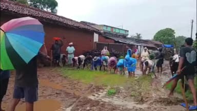 बालोद: भैंसबोड़ में नाराज ग्रामीणों ने 16 लाख की सड़क का काम एक साल बाद भी शुरू न होने पर सड़क पर धान रोपकर जताया विरोध