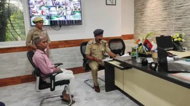 खलीलाबाद: धनघटा थाने के बसवारी गांव में मारपीट में छेड़खानी का आरोप, पीड़ित ने एसपी से न्याय की गुहार लगाई और ज्ञापन सौंपा