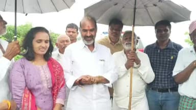 వేములవాడ: వర్షాలు కురుస్తున్న తరుణంలో మీడియాతో మాట్లాడుతున్న ప్రభుత్వ విప్ ఆది శ్రీనివాస్