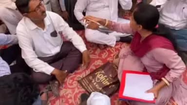 रायसिंहनगर: रायसिंहनगर के सरकारी विद्यालय पर अभिभावकों ने जड़ा ताला, अध्यापकों का आपसी विवाद बना कारण