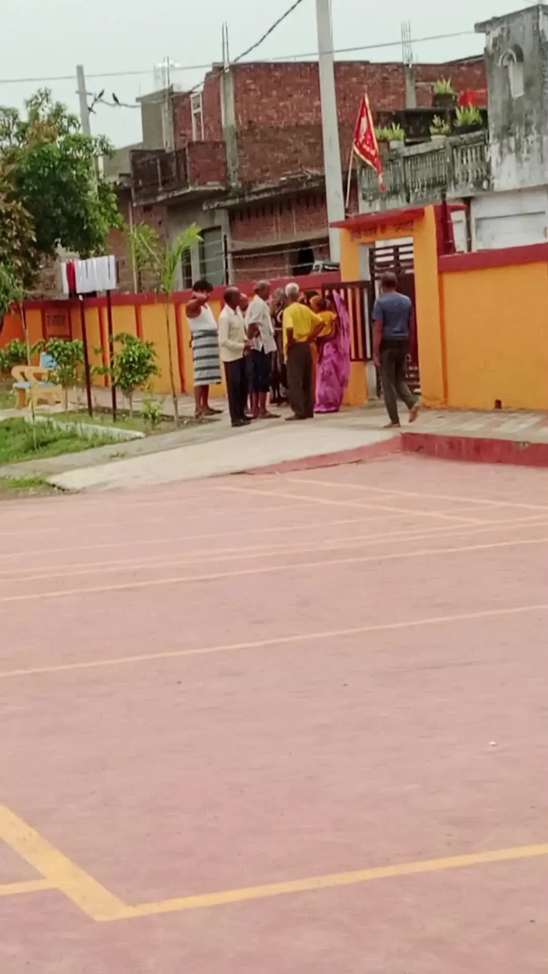 बिजौली में मनरेगा कार्य पर सवाल, बाहरी व्यक्ति की संदिग्ध गतिविधि इटावा। बिजौली में मनरेगा कार्य पर सवाल, बाहरी व्यक्ति