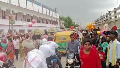 चंदौली: गुरु पूर्णिमा पर बड़े सरकार की कुटिया में उमड़ा आस्था का सैलाब, मेले में बच्चों ने खूब मस्ती की