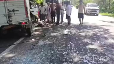 ধেমাজি: গোগামুখৰ মইনাপৰাৰ ১৫নং ৰাষ্ট্ৰীয় ঘাইপথ পথত পথ দুৰ্ঘটনাত। কথমপি প্ৰাণ ৰক্ষা চালকৰ
