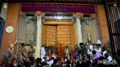 மதுரை தெற்கு: ஆடி பௌர்ணமியை முன்னிட்டு அழகர் கோவில் 18 ஆம் படி கருப்பணசாமி சன்னதியின் சந்தன கதவுகள் திறப்பு