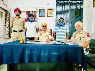 ਨਵਾਂਸ਼ਹਿਰ: ਥਾਣਾ ਸਦਰ ਨਵਾਂਸ਼ਹਿਰ ਪੁਲਿਸ ਨੇ 25 ਗ੍ਰਾਮ ਹੈਰੋਇਨ ਸਮੇਤ ਪਿੰਡ ਪੁਨੂ ਮਜਾਰਾ ਨਿਵਾਸੀ ਅਜੇ ਅਤੇ ਲਖਵਿੰਦਰ ਦੋ ਸਕੇ ਭਰਾ ਕੀਤੇ ਕਾਬੂ