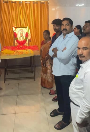 వరంగల్: వర్ధన్నపేట సీనియర్ నాయకుడు అడప మహేష్ కు ఎమ్మెల్యే KR నాగరాజు ఘన నివాళులు
