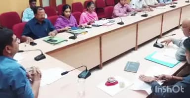 ಚಿಕ್ಕಮಗಳೂರು: ಮೇವು ಕಿಟ್ಗಳನ್ನ ವಿತರಿಸಿ, ಮೇವು ಬೆಳೆಯಲು ರೈತರಿಗೆ ಉತ್ತೇಜಿಸುವಂತೆ ಸೂಚನೆ ನೀಡಿದ ಡಿಸಿ ಭನ್ವರ್ ಸಿಂಗ್ ಮೀನಾ.!