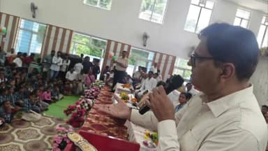 टीकमगढ़: उ.म.वि. में सांदीपनि उत्सव मे मेधावी विद्यार्थियों का हुआ अभिनंदन; विधायक ने फर्नीचर के लिए ₹1 लाख देने की घोषणा