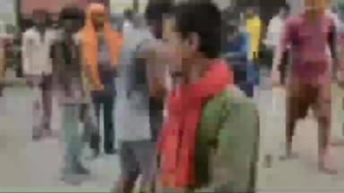 मीनापुर: मीनापुर के शिवहर मुख्य मार्ग पर भीषण हादसे में युवक की मौत, आक्रोशित लोगों ने 1 घंटे तक सड़क जाम किया