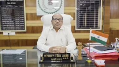 अपील
गरियाबंद जिला प्रशासन ने जिले के किसानों से अपील की है कि वे खाद की उपलब्धता को लेकर किसी भी प्रकार की चिंता या भ्रम की स्थिति में न आएं। खरीफ सीजन हेतु आवश्यक उर्वरकों की उपलब्धता सुनिश्चित करने के लिए सतत प्रयास किए जा रहे हैं तथा शासन द्वारा निर्धारित मानकों के अनुसार किसानों के रकबे के आधार पर उर्वरकों का वितरण किया जा रहा है।
कलेक्टर श्री बीएस उईके ने किसानों से आग्रह किया है कि वे सहकारी समितियों एवं अधिकृत विक्रेताओं से निर्धारित मात्रा में ही खाद प्राप्त करें तथा अनावश्यक भंडारण से बचें, ताकि सभी किसानों को समय पर उर्वरक उपलब्ध हो सके।
साथ ही किसानों से नैनो यूरिया एवं नैनो डीएपी जैसे उन्नत उर्वरकों के उपयोग को अपनाने का भी आग्रह किया गया है।
#Gariyaband #Kharif2026 #NanoUrea #NanoDAP #FarmerFirst