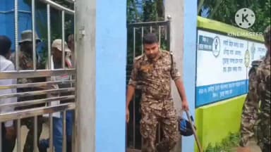 রঘুনাথপুর ১: আড়রা গ্রাম পঞ্চায়েত কার্যালয়ের বাইরে গণধোলাই,পুলিশ উদ্ধার করল তৃণমূল প্রধানকে,পরে গ্রেফতার
