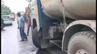 দাসপুর ১: জালালপুরে পথদুর্ঘটনার কবলে দুটি ট্রাক, ঘটনাস্থলে পুলিশ