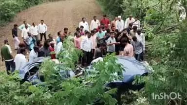 चांदवड: मनमाड चांदवड रोडवर स्विफ्ट कार खड्ड्यात पलटी झाल्याने दोघांचा मृत्यू