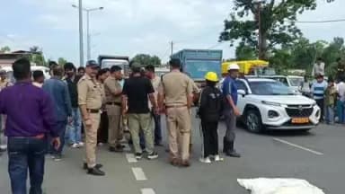 रुद्रपुर: रुद्रपुर के गल्ला मंडी मोड पर डंपर की टक्कर से युवक की हुई दर्दनाक मौत