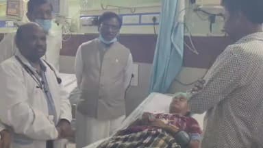 మంచిర్యాల: కోటపల్లి మండలం ఆలుగామలో భారీ వర్షాల దాటికి నిన్న ఇల్లు కూలి తీవ్ర గాయాలైనా క్షత్రాగతులను పరర్శించిన మంత్రి