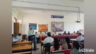 डॉ. अंबेडकर महाविद्यालय में संदीपनी गुरु पूर्णिमा उत्सव का हुआ आयोजन,
विद्यार्थियों ने प्राचार्य का किया सम्मान ।