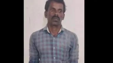 வேலூர்: ரெண்டேரி கோடி பகுதியில் பதுங்கி இருந்த மூன்று பேரை விரட்டி பிடித்து மூன்று நாட்டு துப்பாக்கிகளை பறிமுதல் செய்து சிறையில் அடைப்பு