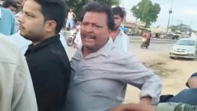 लहरपुर: लहरपुर में बस संचालकों के बीच वर्चस्व की जंग, सवारियां बैठाने को लेकर चले लाठी-डंडे, वीडियो हुआ वायरल