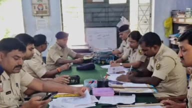 महिषी: दैनिक रोल कॉल सह समीक्षा बैठक में विभिन्न बिंदुओं पर चर्चा की गई