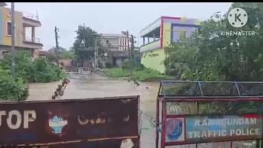 బెల్లంపల్లి: బెల్లంపల్లి పట్టణంలోనీ రామ్ నగర్ బ్రిడ్జిపై నుంచి ఉదృతంగా ప్రవహిస్తున్న వరద నీరు